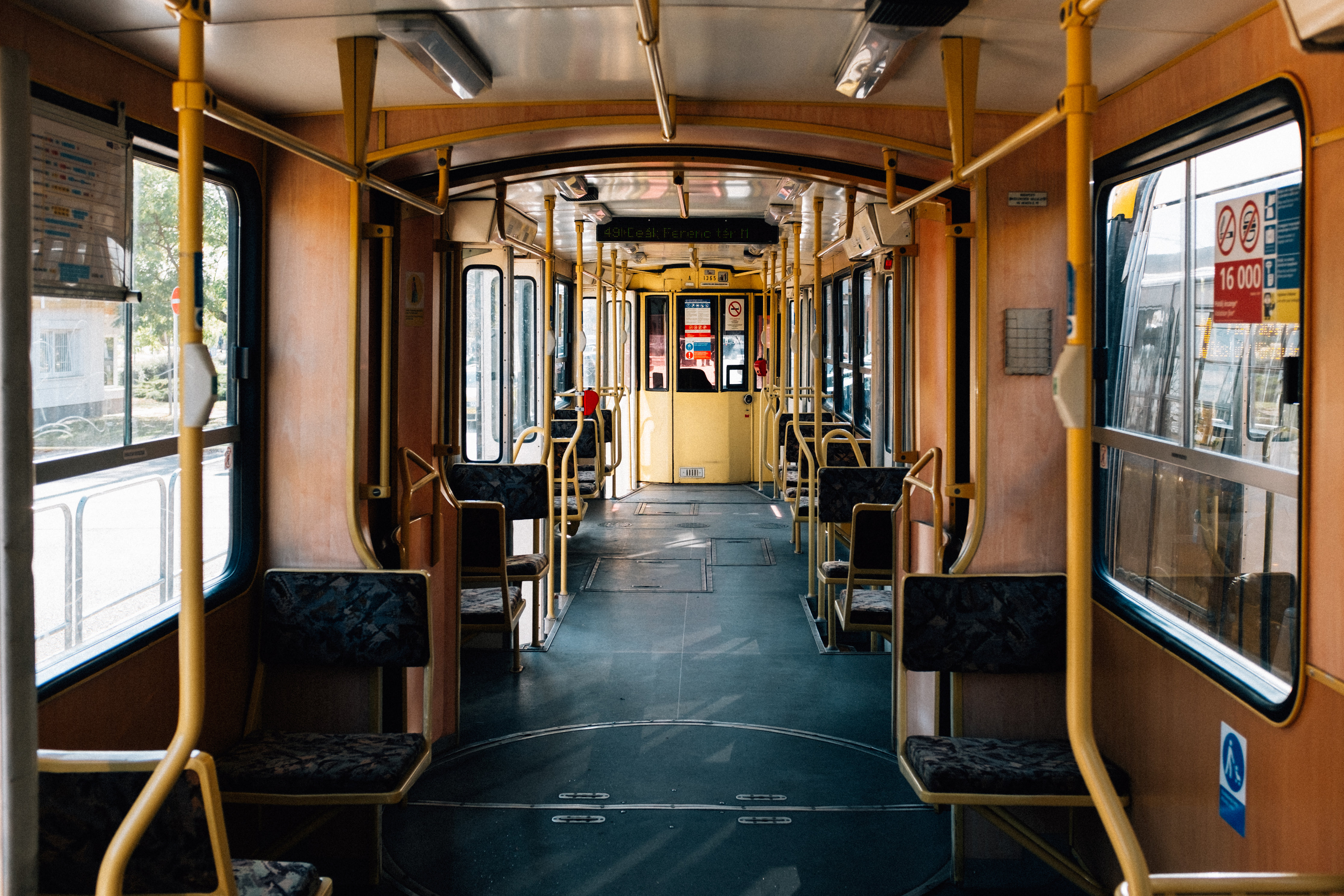 Öffentliche Verkehrsmittel in Wien Foto von Metro