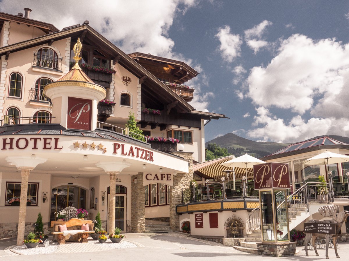 Hotel Platzer Foto von Aussenansicht von Hotel Platzer im Sommer