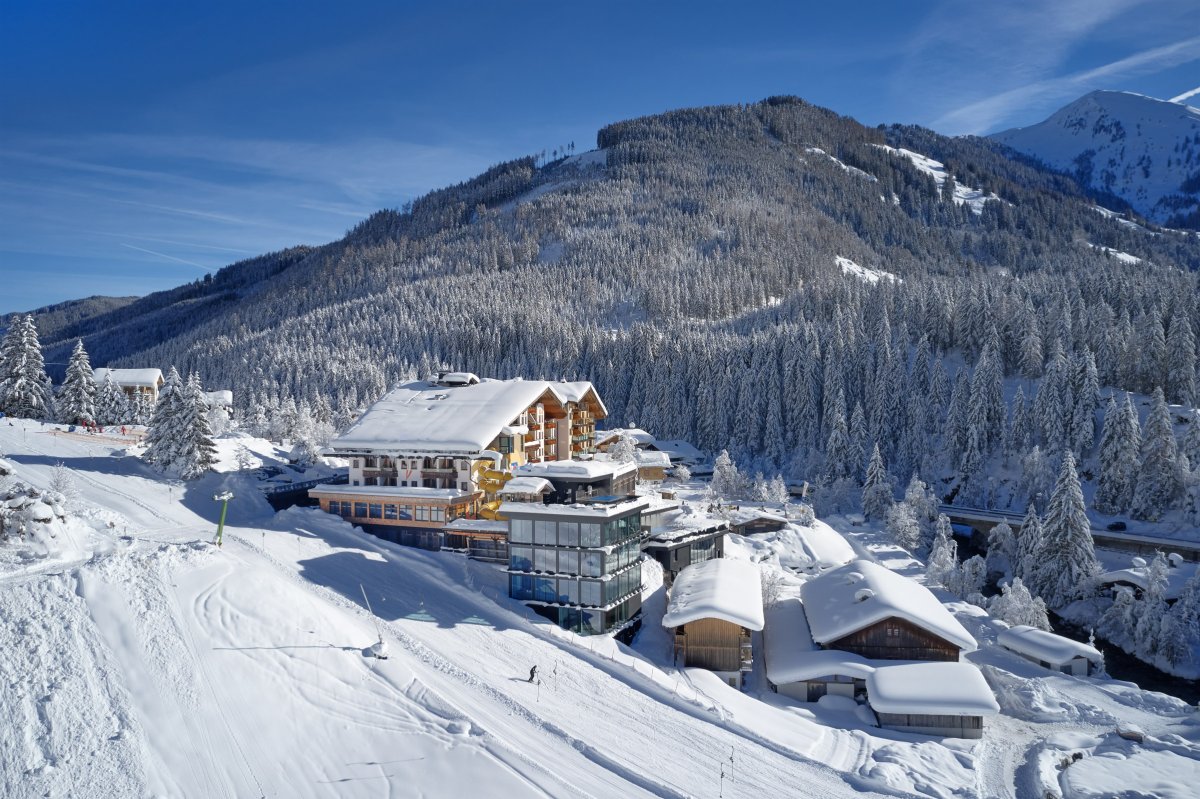 Almhof Family Resort & SPA Foto von Skipiste beim Hotel Almhof