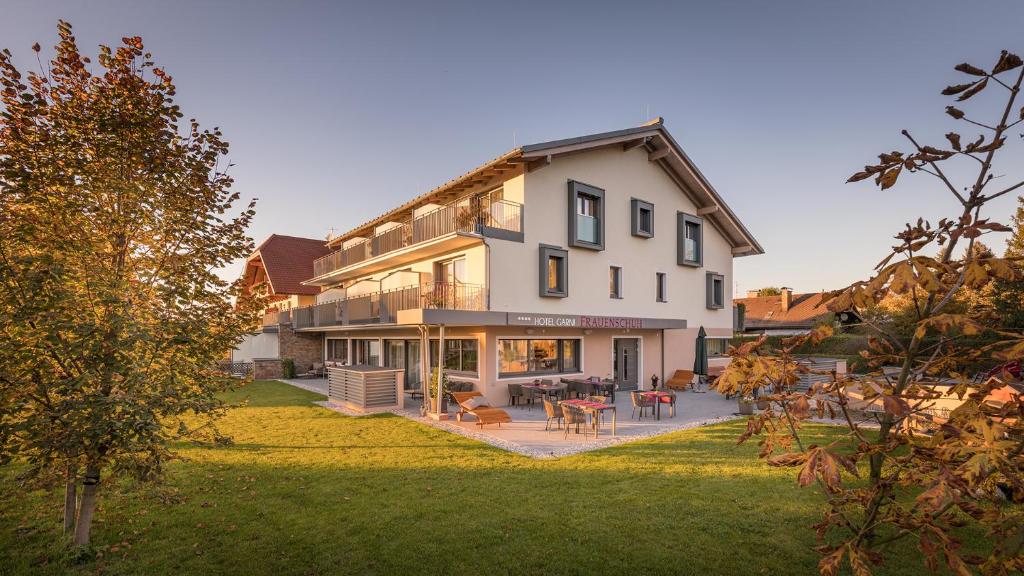 Hotel Garni Frauenschuh Foto des Hotels im Herbst