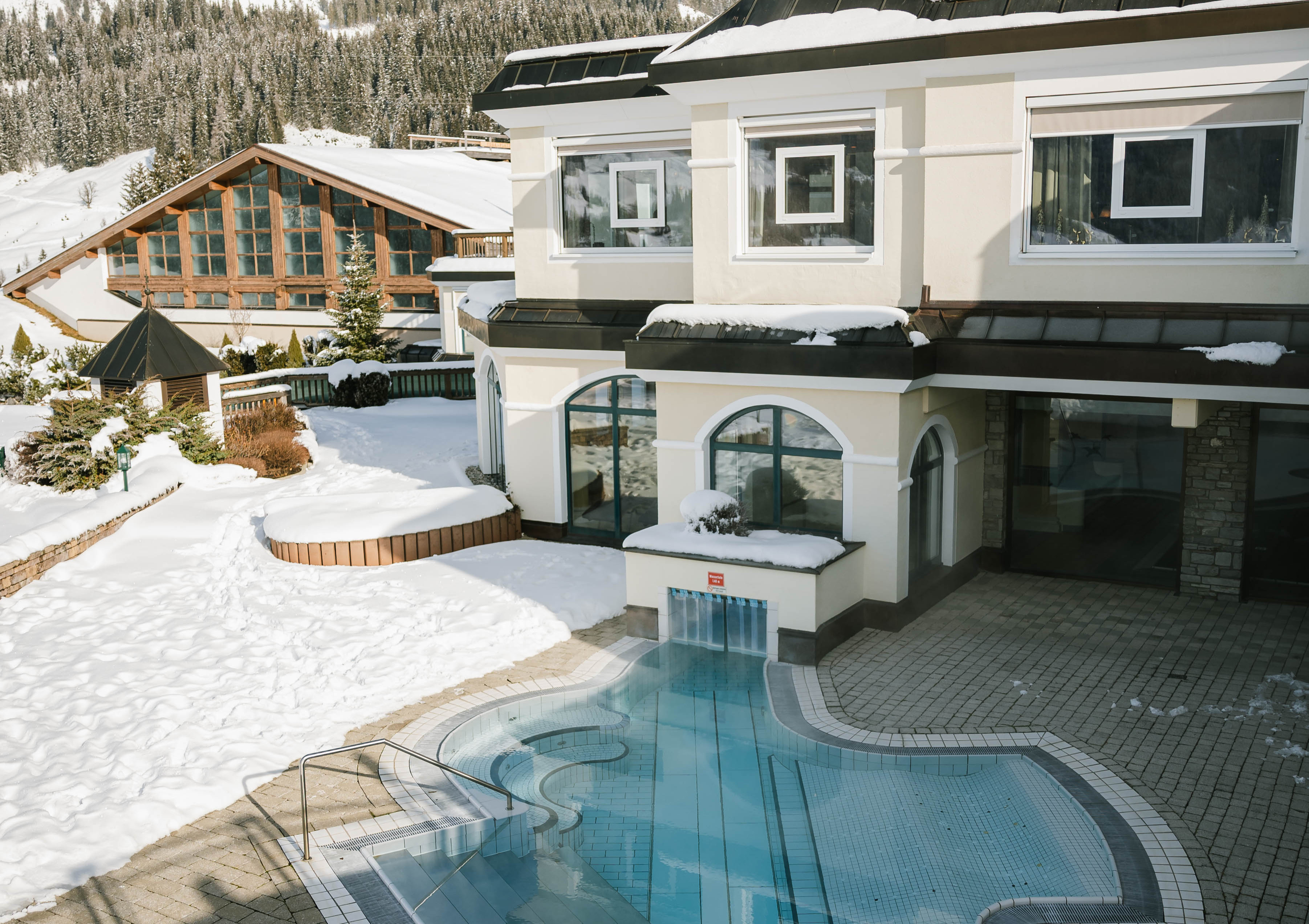 Es gibt die verschiedensten Hoteltypen. Kennst du sie alle? Foto von dem Hotel Übergossene Alm