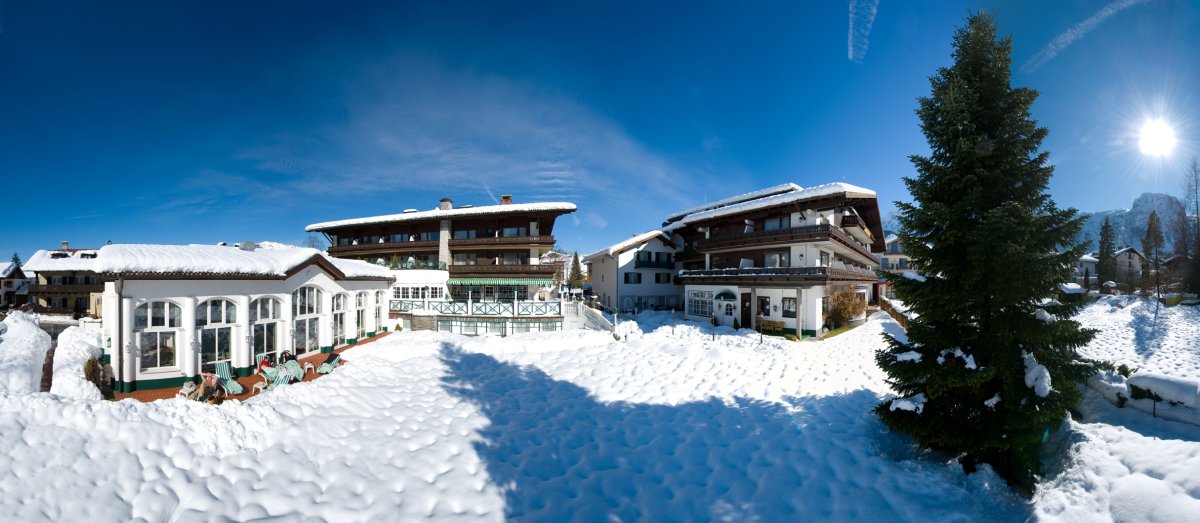 Foto von Aussenansicht des Hotels im Winter