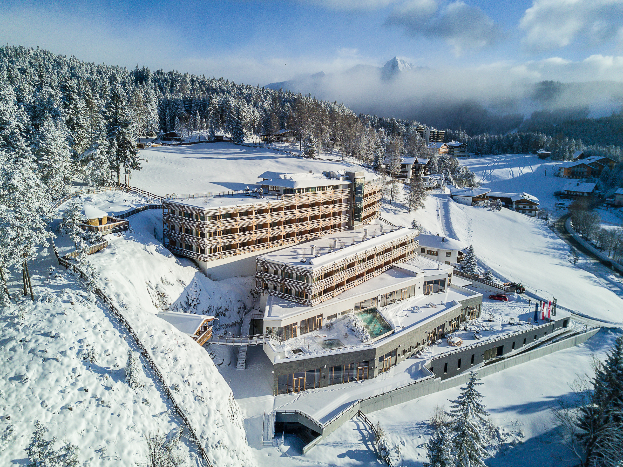 Aussenansicht von Nidum Hotel im Winter