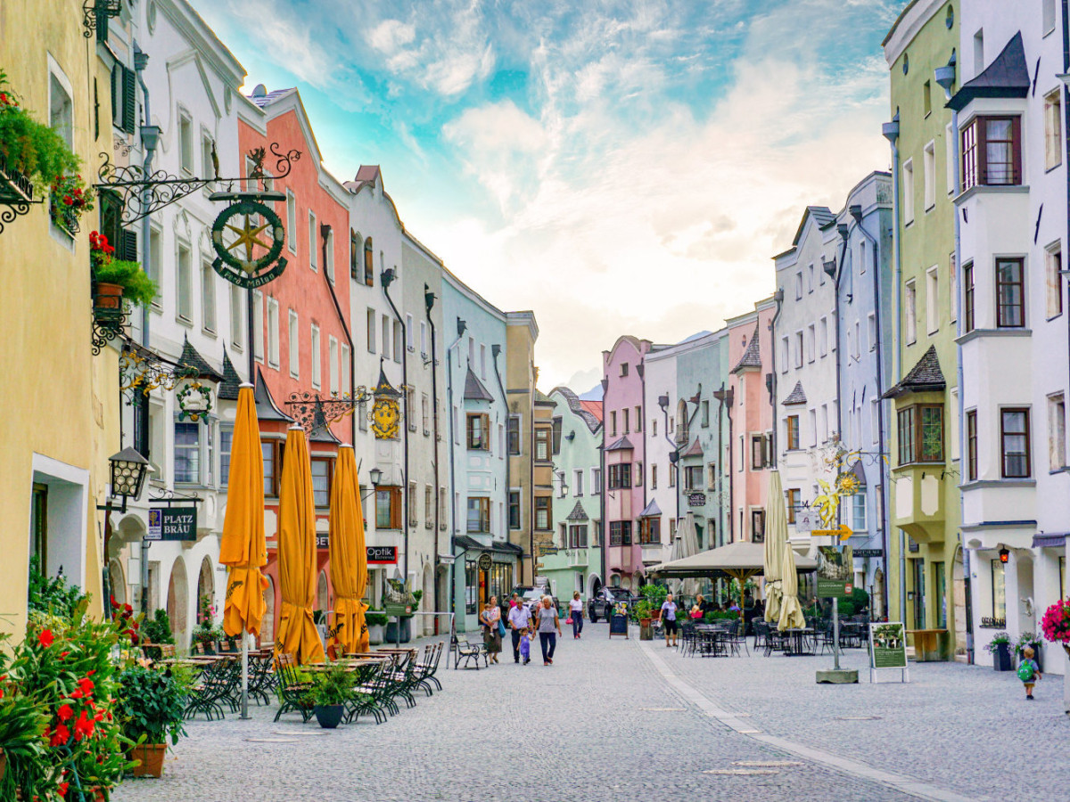 © Alpbachtal Tourismus Stadtzentrum Rattenberg in Tirol im Sommer