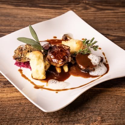 Plåtzhirsch - Wirtshaus & Bar