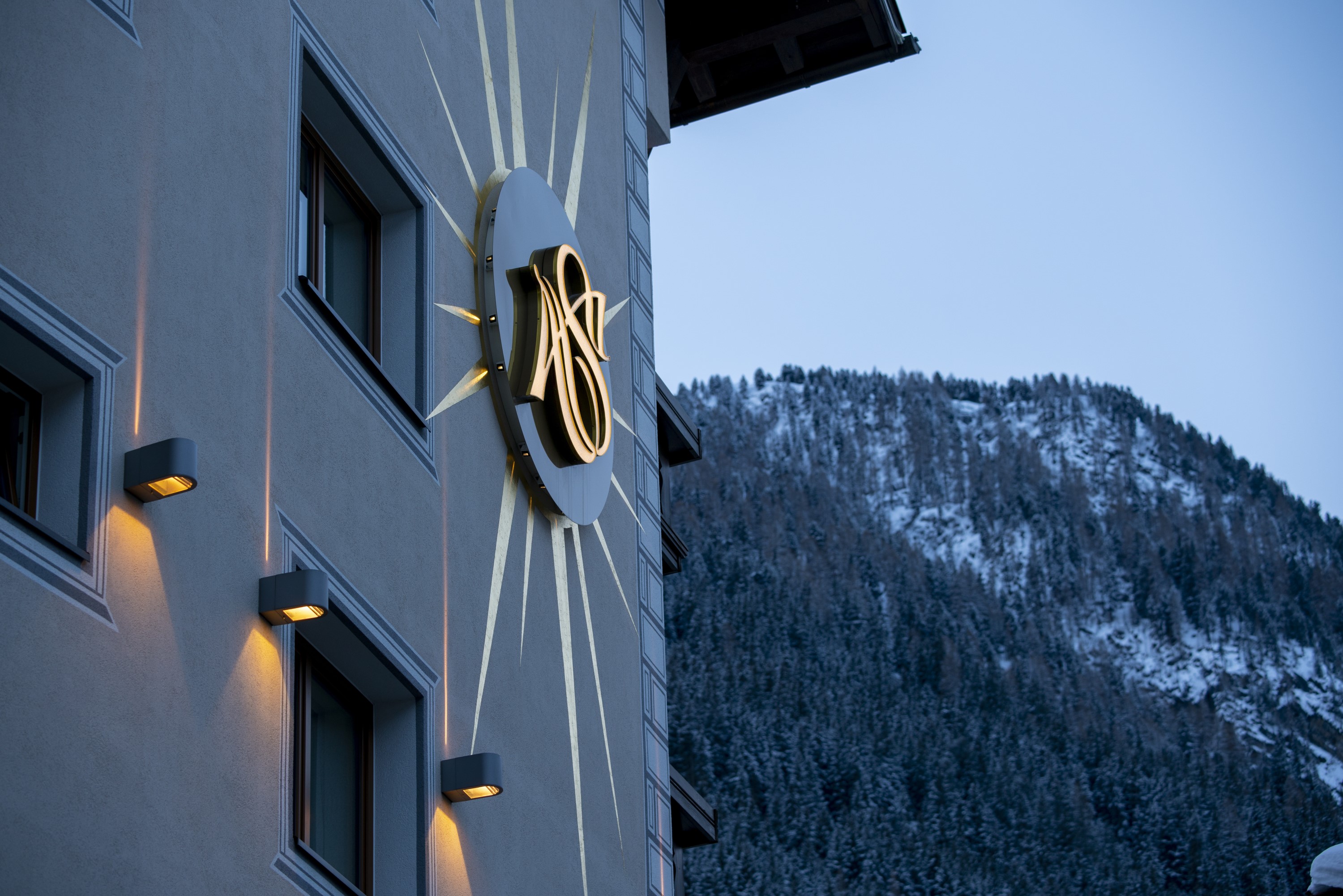 Hotel Sonne Foto von Aussenwand mit Hotel Logo