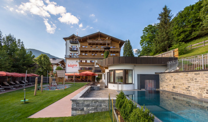 Hotel Babymio in Tirol Außenansicht Hotel Babymio