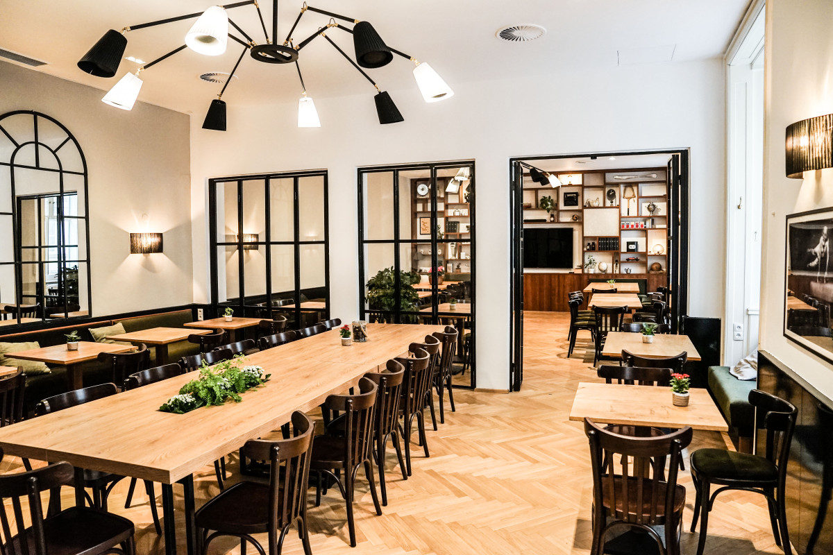 Speisesaal von Cafe Niglas Foto von Innenansicht des Restaurants