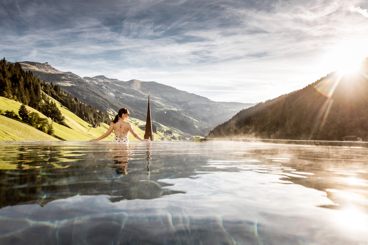 Outdoor Wellness Bereich im Aktiv- und Wellnesshotel Bergfried