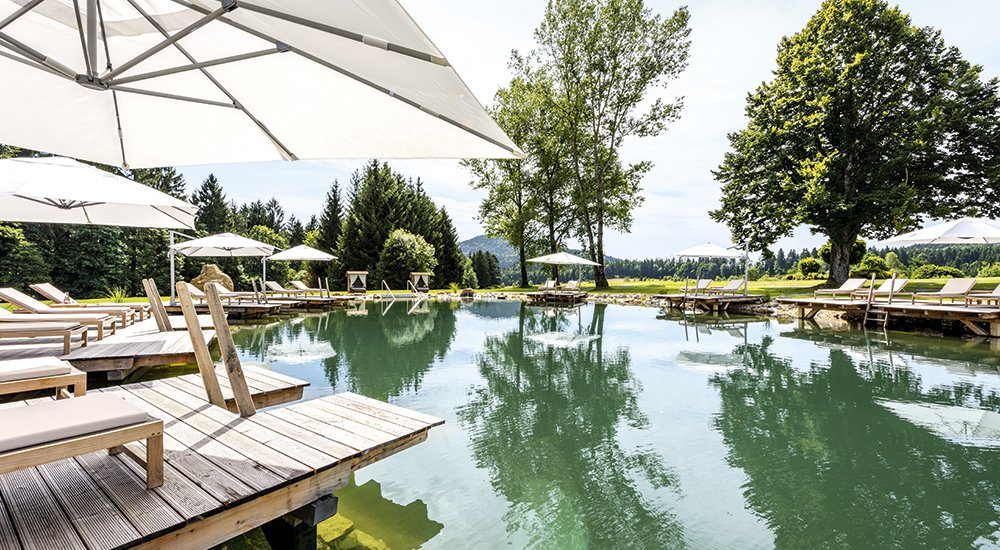 Hotel Mooshof Foto des Schwimmbereichs des Mooshofs im Sommer