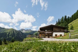 Berggasthaus Höllensteinhütte