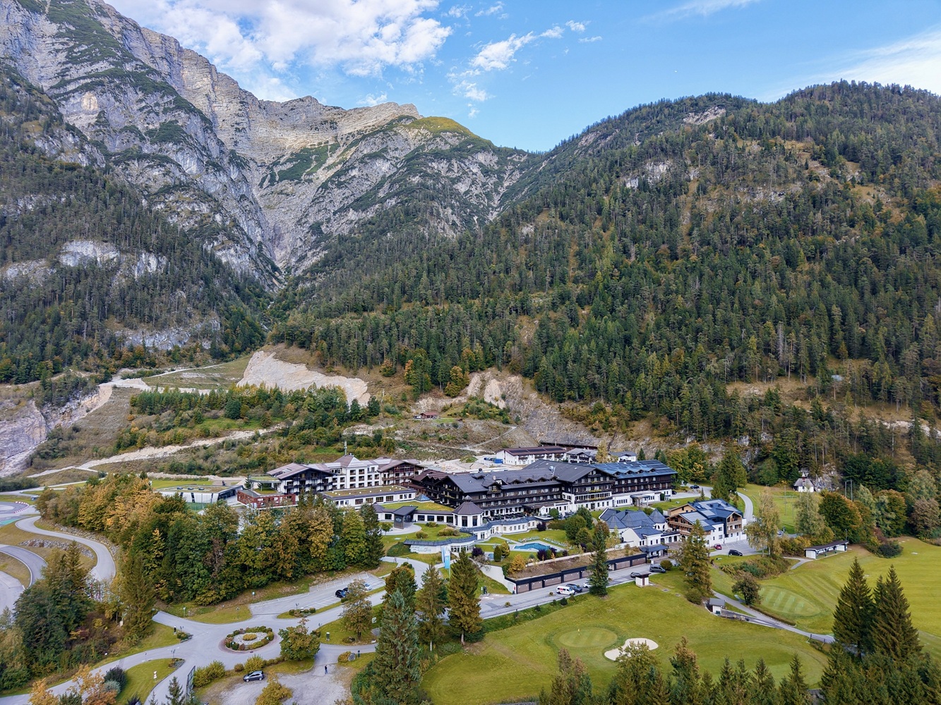 Chef de Rang für die Hotelbar (Barkeeper) und das Hotelrestaurant (m/w/d)