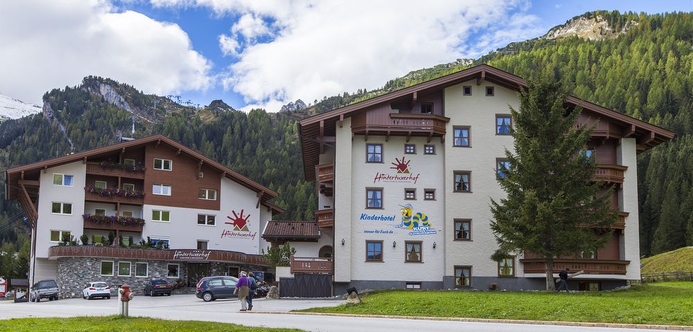 Das Hotel Hintertuxerhof in Hintertux Außenansicht Hotel Hintertuxerhof