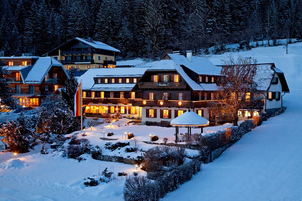Das Seehotel Enzian in Weissensee Außenansicht Das Seehotel Enzian