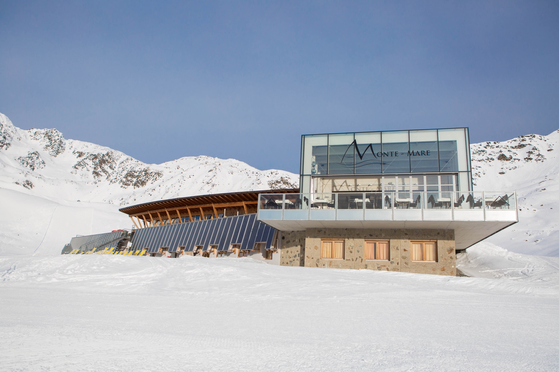 Foto des Restaurants im Winter von Aussen